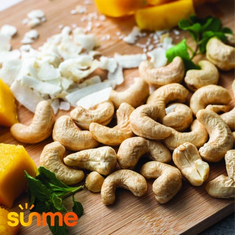 Sunme Orzechy nerkowca prażone solone orzeszki całe 500g